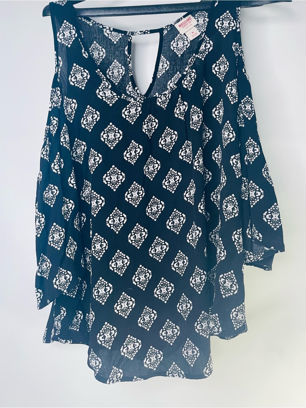 Mossimo Black  & White Printed Cold-Shoulder Blouse Key Hole Black Detail